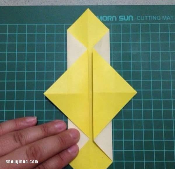 How to make an origami lantern, a tutorial on how to make a simple and beautiful lantern