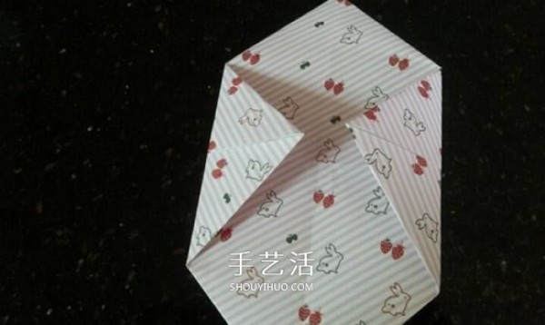 How to fold a special paper box and how to fold a four-leaf clover box