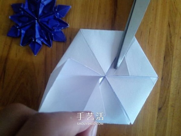 3D three-dimensional snowflake origami illustration, how to fold complex and exquisite snowflakes