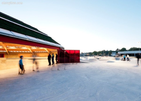 Huge mushrooms landed in Denmarks 1,000-square-foot giant street sports park