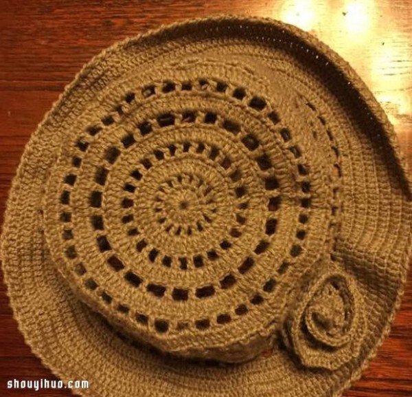 Illustrated tutorial on knitting hats including patterns and structural diagrams