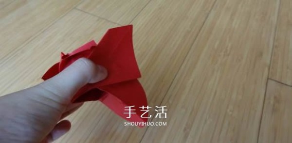 Represents beauty and love! Step-by-step illustration of handmade origami roses