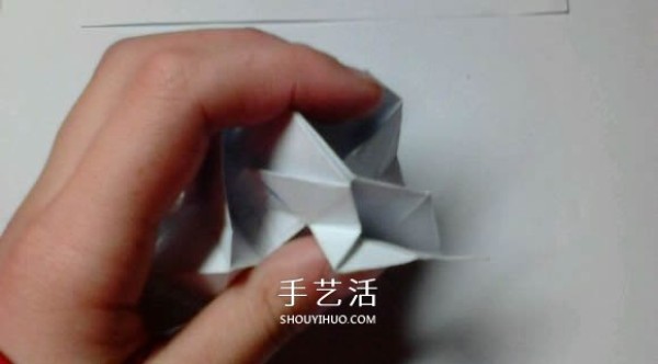 Illustration of folding method of beautiful four-cornered rose transformed from Fukuyama rose