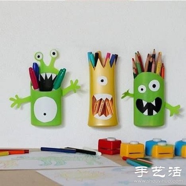 Using waste from shampoo/shower gel bottles to make monster pen holders