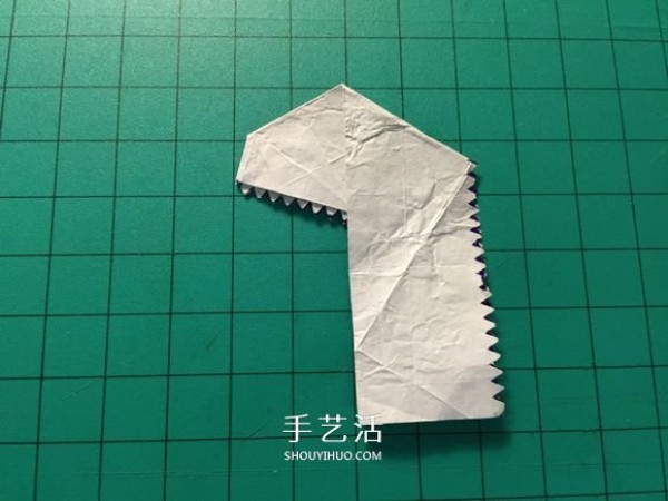 Illustrated tutorial on making origami dinosaur heads from chewing gum paper waste