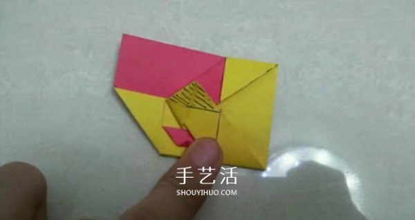 Please open my heart! Fun origami illustration of love box