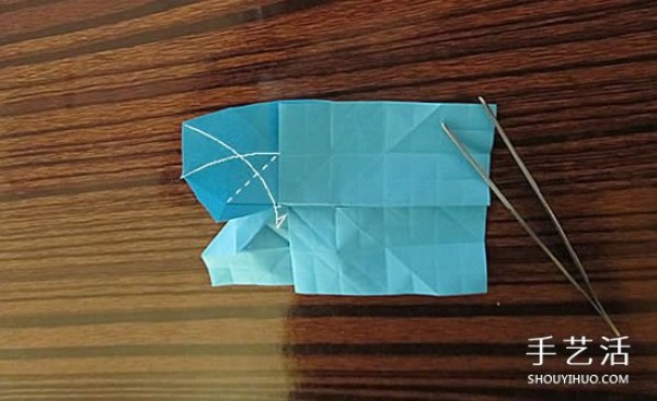 The origami method of the skull illustrates the process of folding the skull