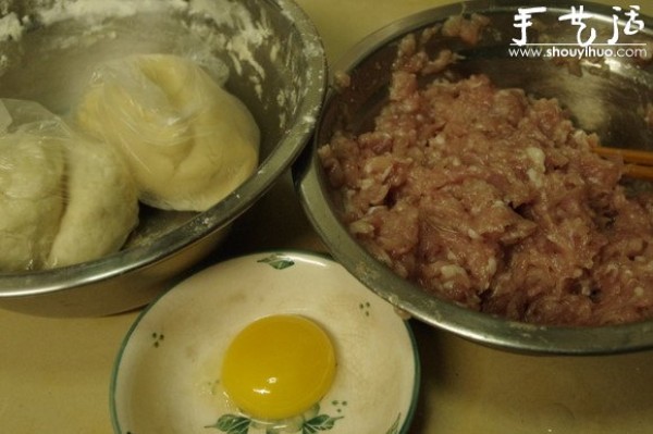 The recipe for fresh meat mooncakes is super detailed! 