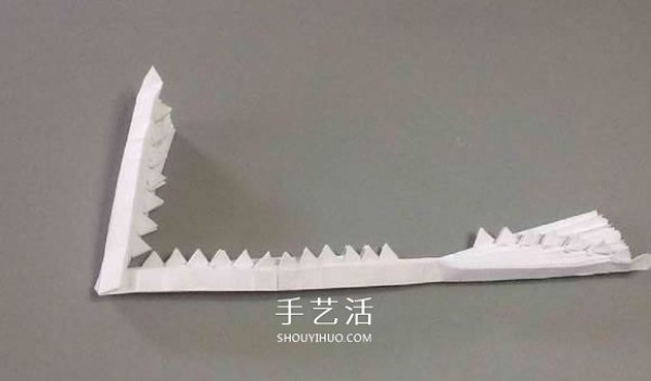 The origami method of shark mouth, step by step diagram of how to fold the sharks mouth