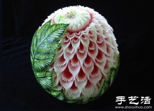 Exquisite peony watermelon carvings