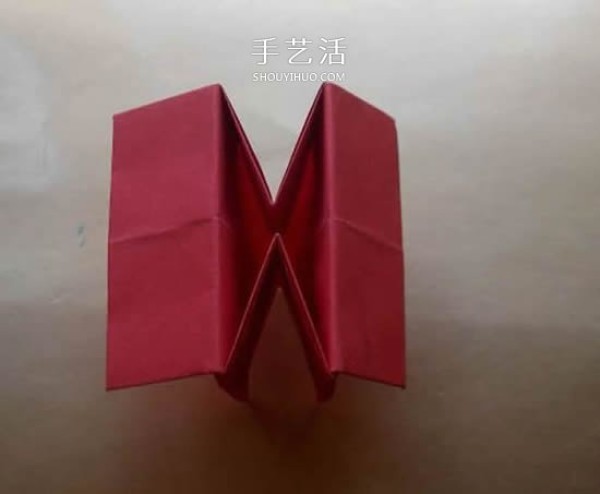 Childrens simple origami box tutorial: Illustration of the folding method of a tripod-shaped paper box