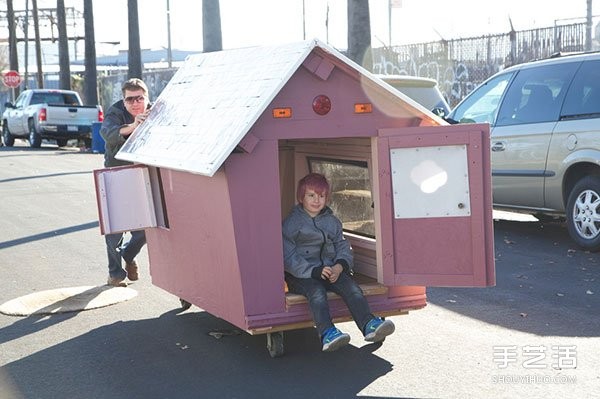 DIY renovation of domestic waste to create a high-end villa in the eyes of homeless people