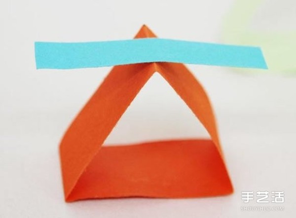 The balancing triangle game trains childrens concentration and patience