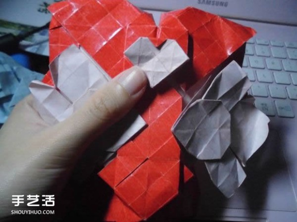 Kissing Fish Origami Illustration of the Super Complex Heart Folding Process