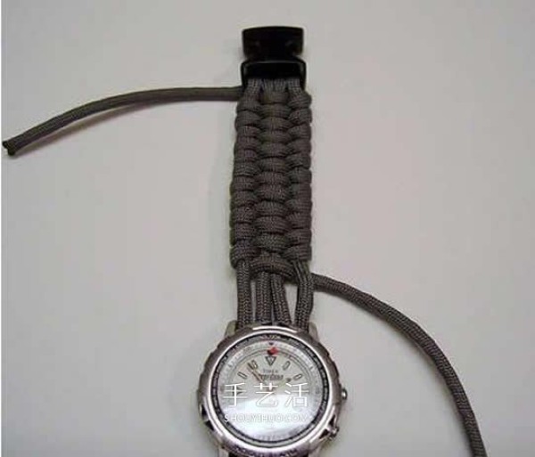 The weaving method of paracord watch strap and the illustration of weaving the watch strap with paracord