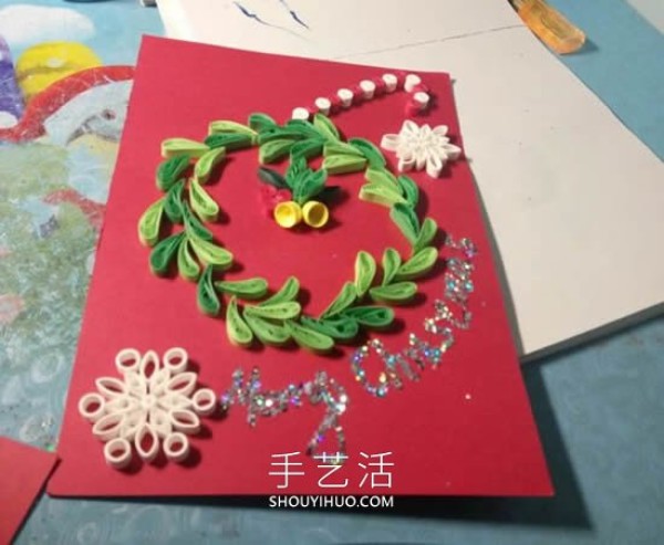 Tutorial on how to make handmade Christmas garland greeting cards from quilled paper