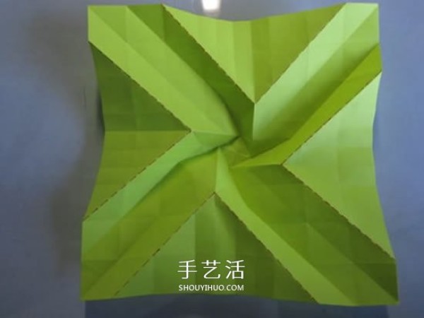 The origami illustration of the original paper rose is very detailed