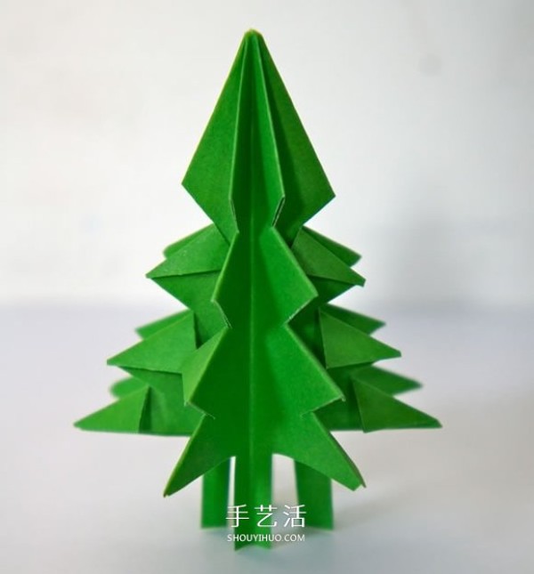 How to fold a three-dimensional Christmas tree, illustration of how to fold a three-dimensional Christmas tree for children