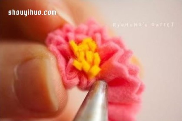 Illustrated Tutorial on Handmade Fabric Art for Cute Personalized Rings