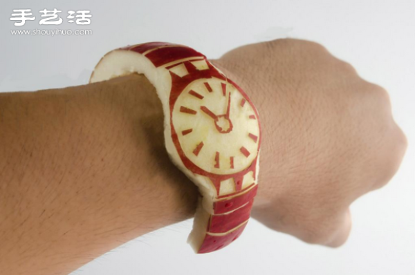 Spoof engraving: Apple Watch made by real Apple