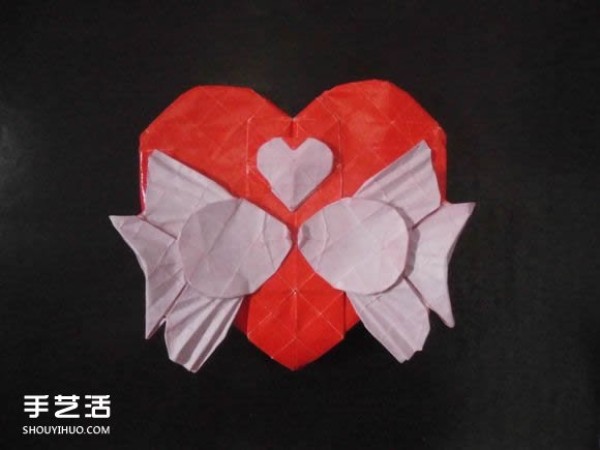 Kissing Fish Origami Illustration of the Super Complex Heart Folding Process