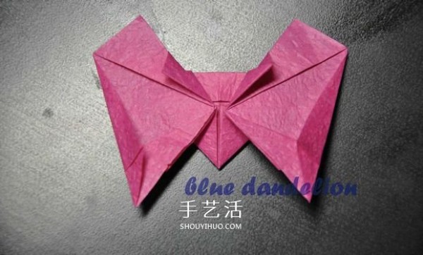 Illustrations of how to fold a romantic butterfly heart, step-by-step pictures of origami butterfly hearts