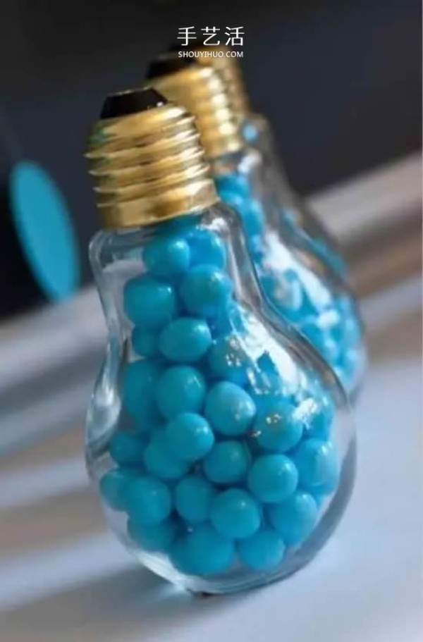 Handmade creations of waste light bulbs are so surprising! 