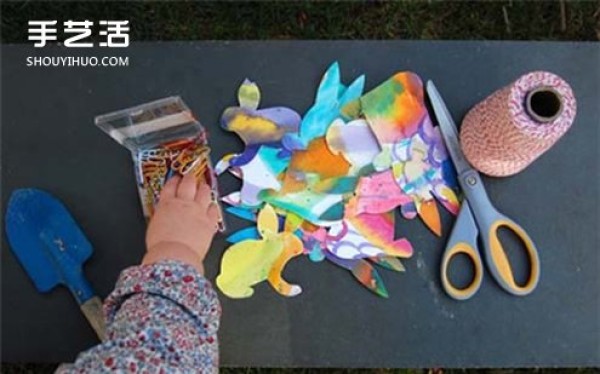 Easter/Mid-Autumn Festival Decoration: Making Rabbit Ornaments in Kindergarten Classroom