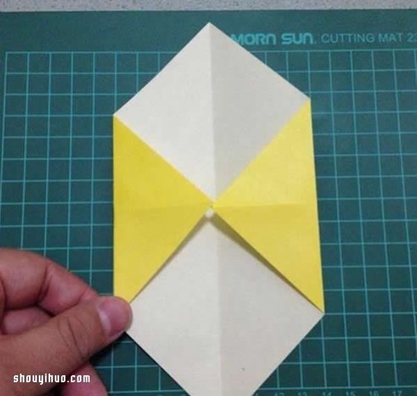 How to make an origami lantern, a tutorial on how to make a simple and beautiful lantern