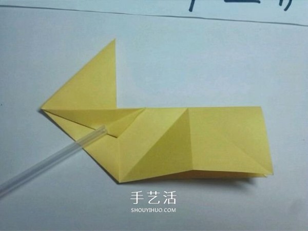 The detailed origami illustration process will teach you how to fold a three-dimensional rabbit