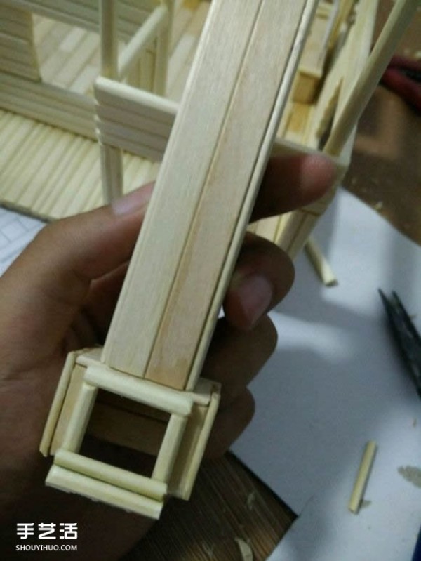 Disposable chopsticks are used to hand-make a life-like villa model, the steps are complete! 