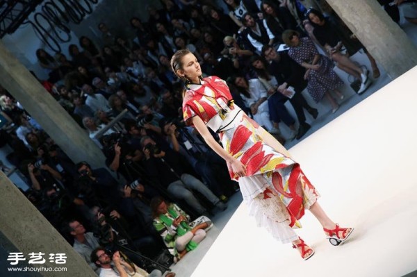 MARNIs 2015 Spring and Summer Fashion Flower Market in Milan