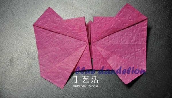 Illustrations of how to fold a romantic butterfly heart, step-by-step pictures of origami butterfly hearts