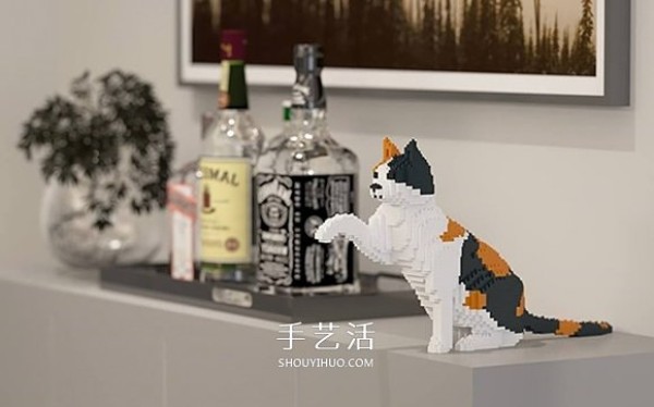 Pictures of DIY three-dimensional cat models using mini Lego blocks