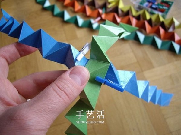 The steps of folding a paper ball and the picture of the detailed steps of origami balls