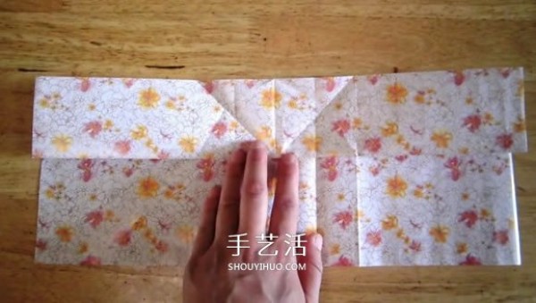 Detailed step-by-step diagram of the folding method of hand-made origami rice dumplings for the Dragon Boat Festival