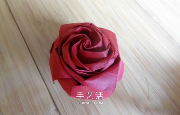 Represents beauty and love! Step by step illustration of handmade origami roses