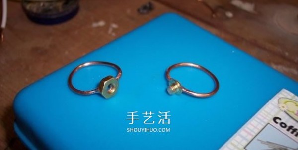 Creative couple rings DIY screw nuts to make creative Valentines Day gifts