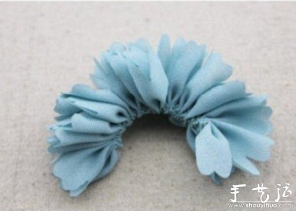 Detailed picture and text explanation of simple DIY beautiful head flower