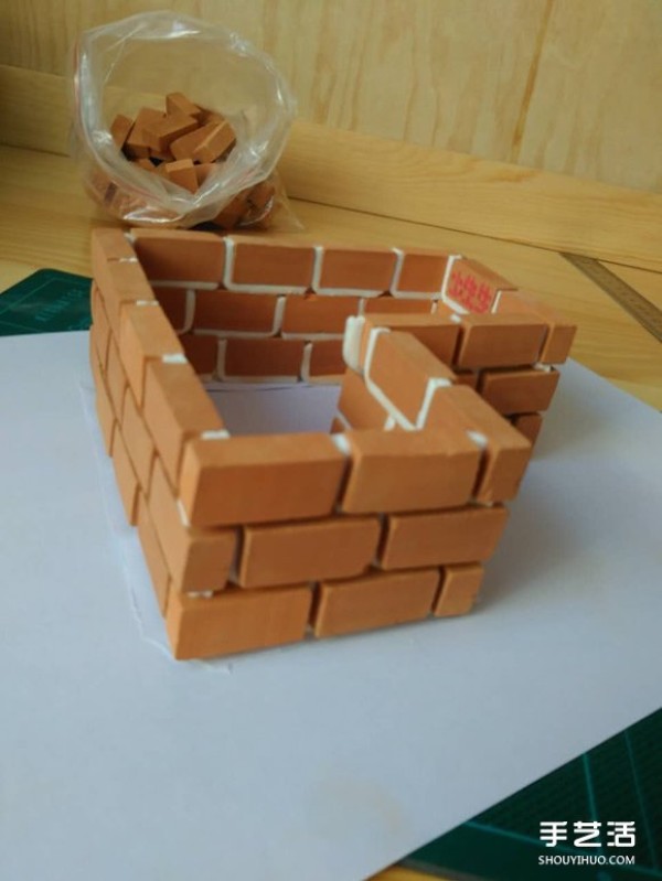 Move the flower bed to the table! Use waste bricks to DIY flower pots