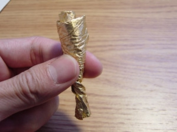 How to fold roses from chocolate aluminum foil