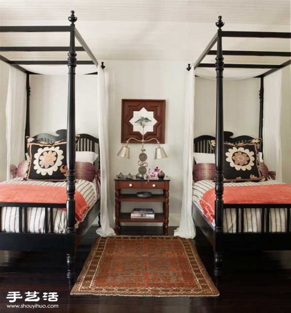 Is the room too empty? Bedroom twin bed layout design