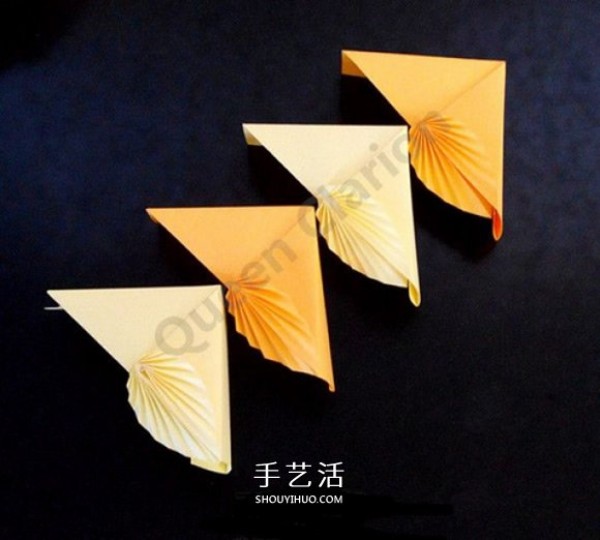 Illustration of folding a leaf carton with a leaf lid origami method