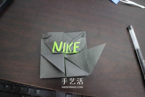 Illustrations of how to fold the NIKE logo using the origami method