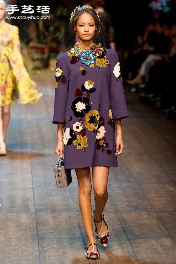 The 2014 autumn and winter clothing series breaks the dullness of autumn and winter, and a hundred flowers bloom