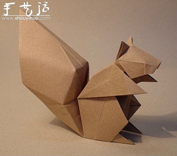 Appreciation of origami works such as lions and Pegasus