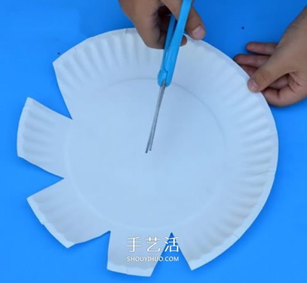 How to make sunflowers by hand, pictures of making sunflowers on paper plates