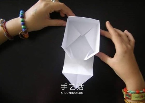 Illustration of the folding method of a simple garbage box, handmade origami square garbage box