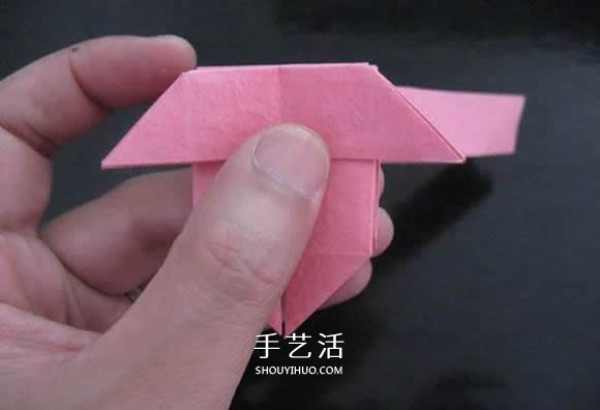 Giving a small gift to your first love! Illustration of how to fold an origami rose ring