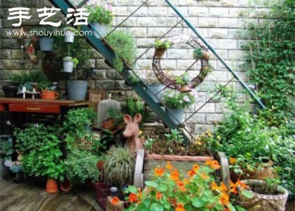 A fairy-tale balcony arrangement full of flowers and plants